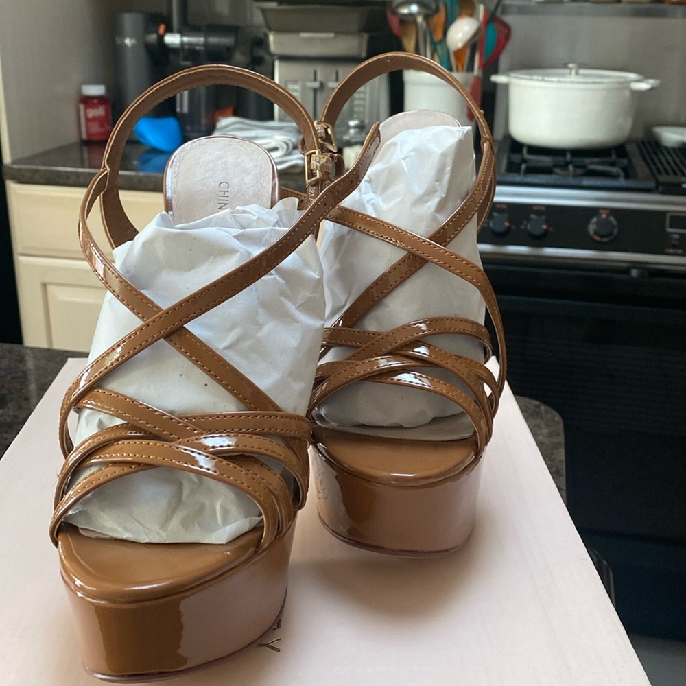 Chinese laundry sandals, toffee color very beautiful brand new!